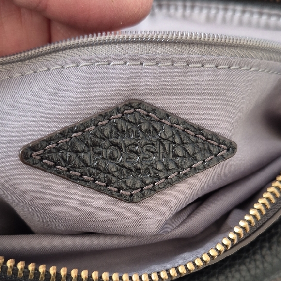 Fossil Black Leather Shoulder Bag with Gold Zippers - Picture 2 of 10